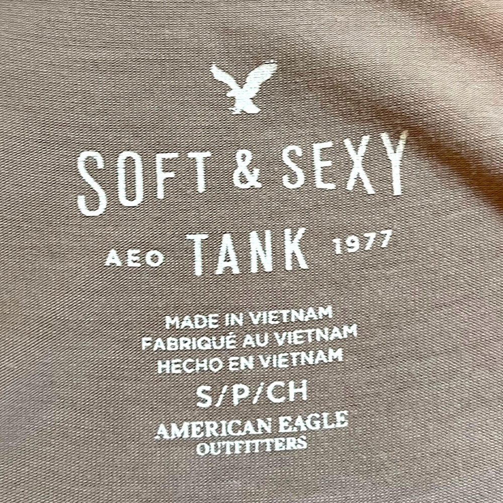 Soft material flowy tank top!